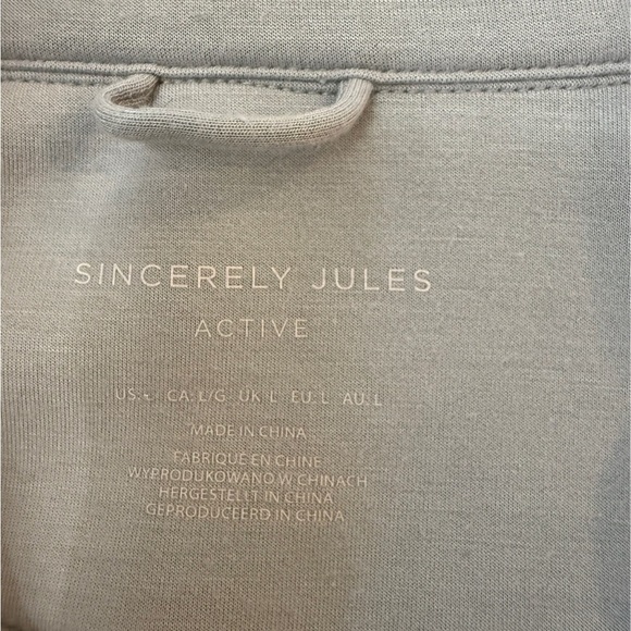 Sincerely Jules Two-Tone Zip-Up Crop Sweatshirt in Large - Picture 2 of 7